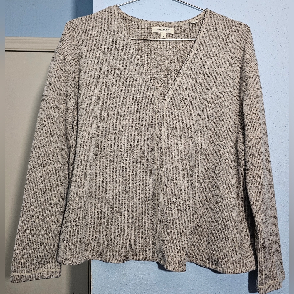 Max Studio London - Women Casual V-Neck Pullover Sweater - Size Small